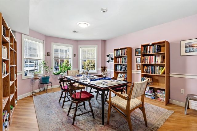 24 Greenleaves Dr 406, Amherst, MA 01002