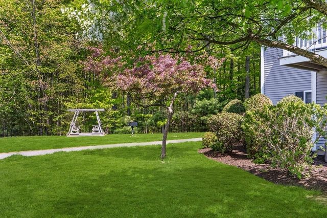 24 Greenleaves Dr 406, Amherst, MA 01002