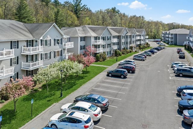 24 Greenleaves Dr 406, Amherst, MA 01002