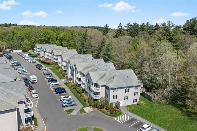 24 Greenleaves Dr 406, Amherst, MA 01002