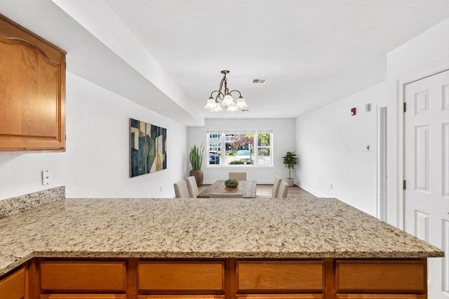 24 Greenleaves Dr 406, Amherst, MA 01002