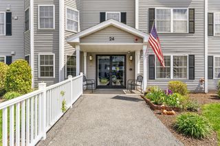 24 Greenleaves Dr 406, Amherst, MA 01002