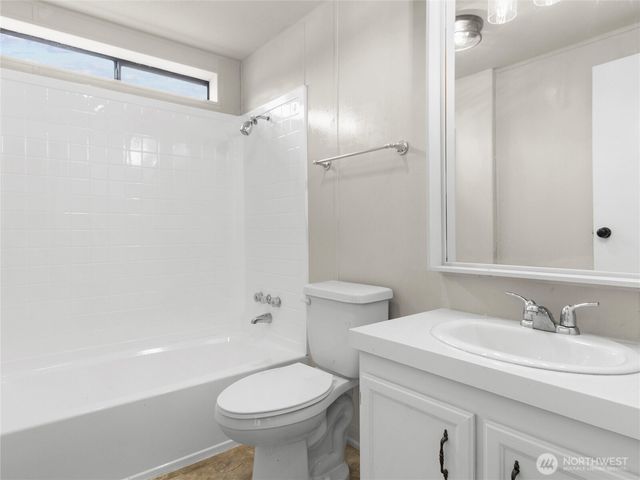 17720 Irwin Street SW, Rochester, WA 98579