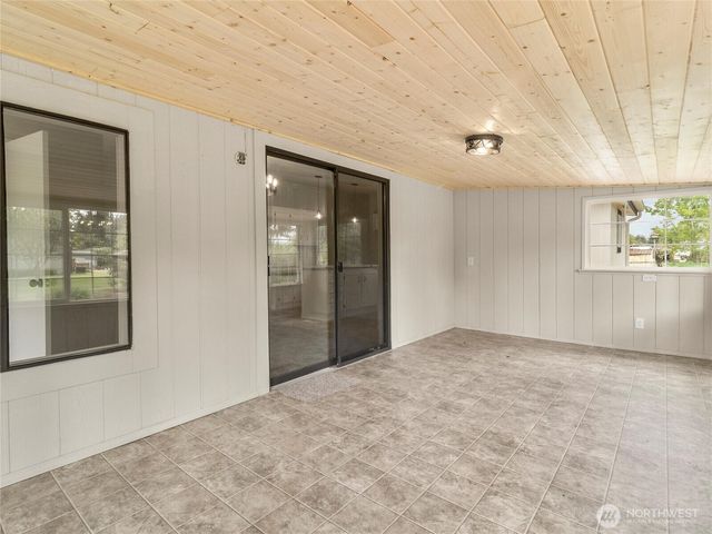 17720 Irwin Street SW, Rochester, WA 98579