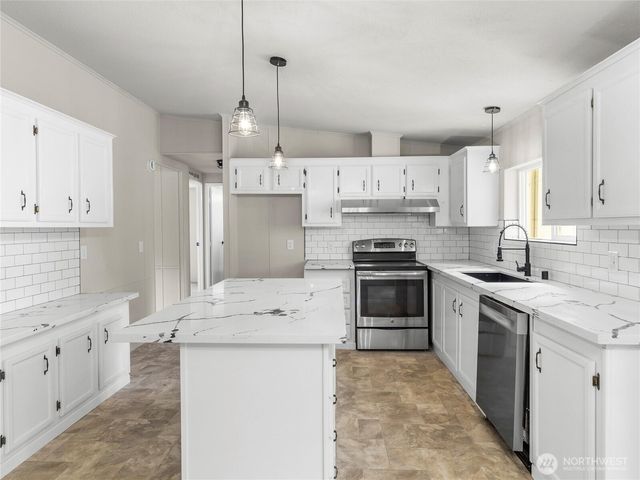 17720 Irwin Street SW, Rochester, WA 98579