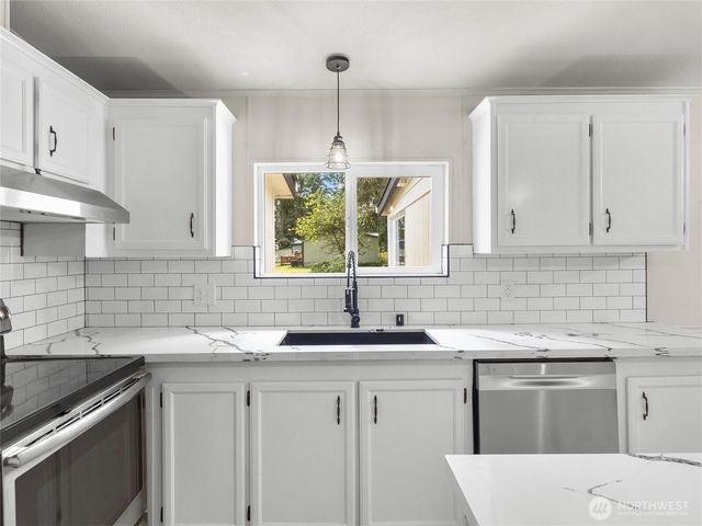 17720 Irwin Street SW, Rochester, WA 98579