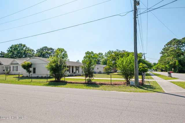 3521 Middle Sound Loop Road, Wilmington, NC 28411