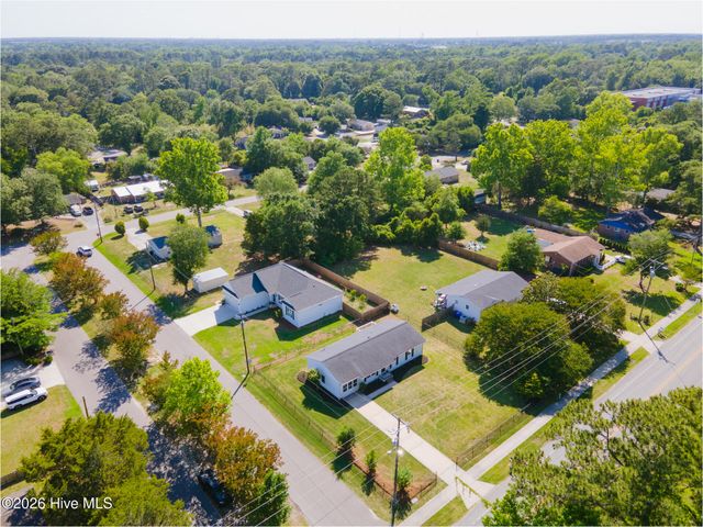 3521 Middle Sound Loop Road, Wilmington, NC 28411