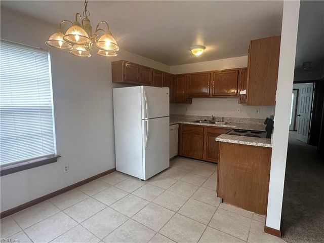 3301 Clover Meadows DR, Chesapeake, VA 23321