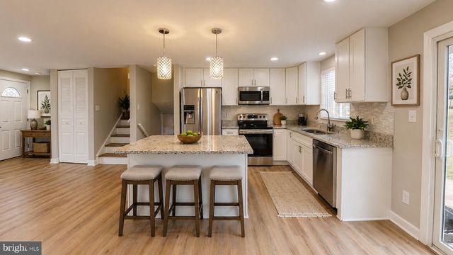 8465 YELLOW LEAF CT, Springfield, VA 22153