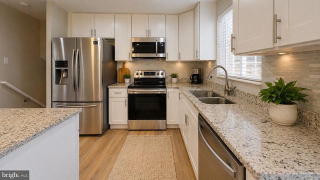 8465 YELLOW LEAF CT, Springfield, VA 22153