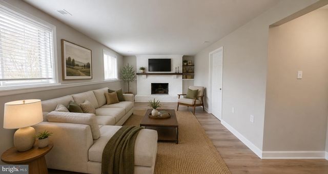 8465 YELLOW LEAF CT, Springfield, VA 22153