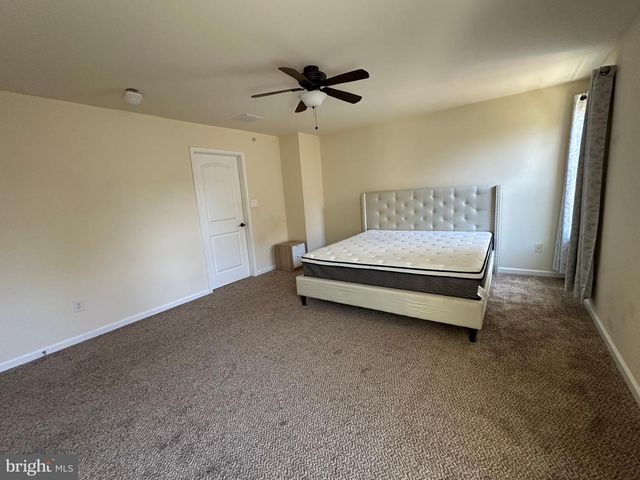 525 S TWIN LAKES BLVD, Newark, DE 19711