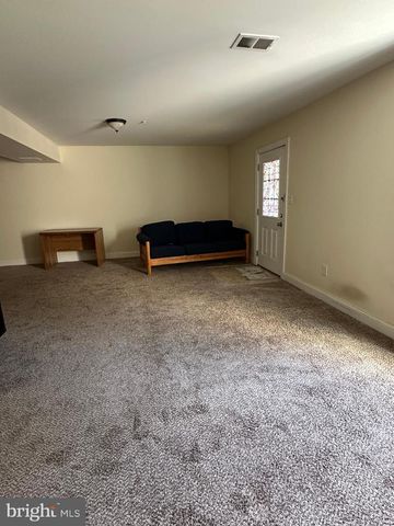 525 S TWIN LAKES BLVD, Newark, DE 19711