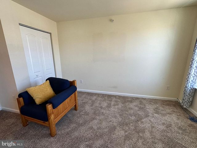 525 S TWIN LAKES BLVD, Newark, DE 19711