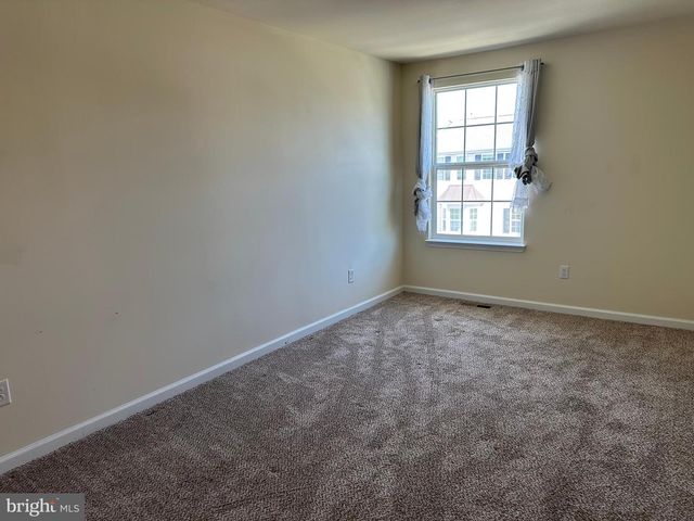 525 S TWIN LAKES BLVD, Newark, DE 19711