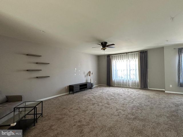 525 S TWIN LAKES BLVD, Newark, DE 19711