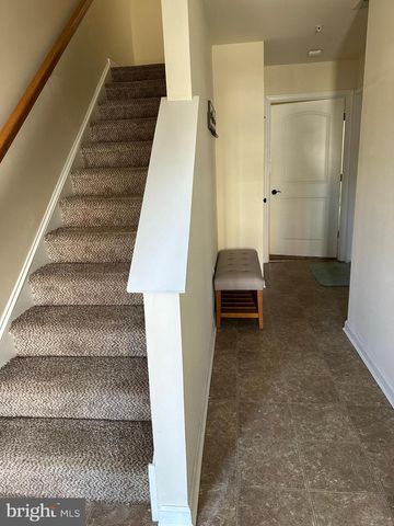 525 S TWIN LAKES BLVD, Newark, DE 19711