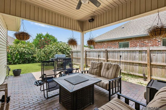 1218 Rustic Pine Dr, Baton Rouge, LA 70820