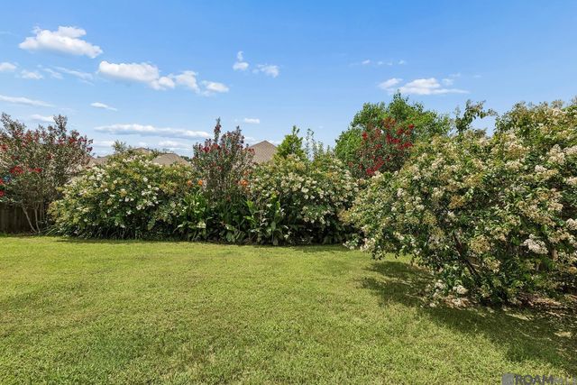 1218 Rustic Pine Dr, Baton Rouge, LA 70820