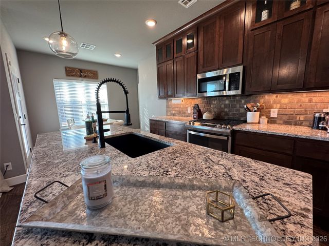 10828 S 274th East Avenue, Coweta, OK 74429