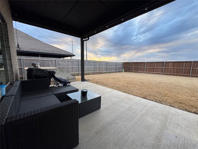 10828 S 274th East Avenue, Coweta, OK 74429