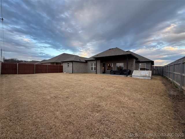 10828 S 274th East Avenue, Coweta, OK 74429