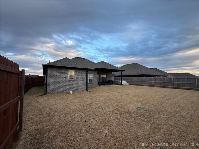 10828 S 274th East Avenue, Coweta, OK 74429