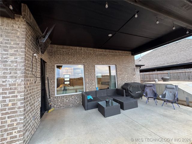 10828 S 274th East Avenue, Coweta, OK 74429