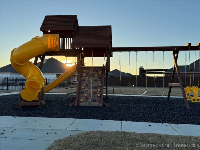 10828 S 274th East Avenue, Coweta, OK 74429