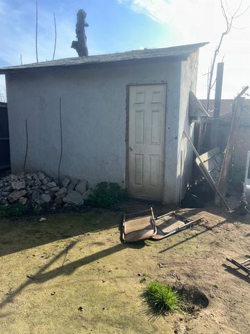 1820 Kenneth St, Modesto, CA 95351