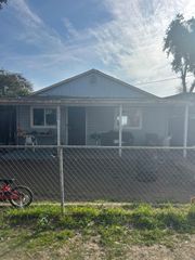 1820 Kenneth St, Modesto, CA 95351