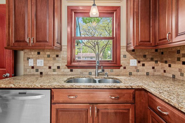 1420 Winnetka Avenue N, Golden Valley, MN 55427