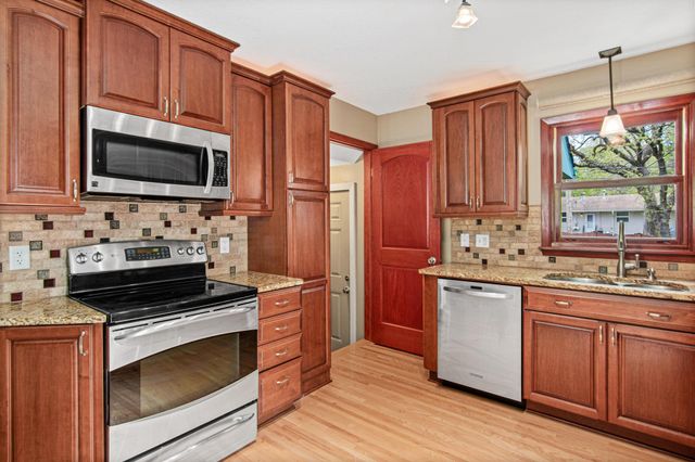 1420 Winnetka Avenue N, Golden Valley, MN 55427