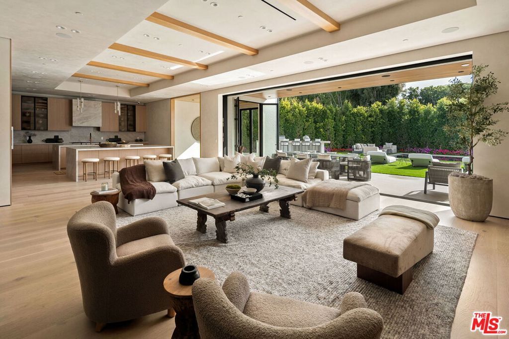 Image 5 of property listing at 10386 Strathmore Drive, Los Angeles, CA 90024