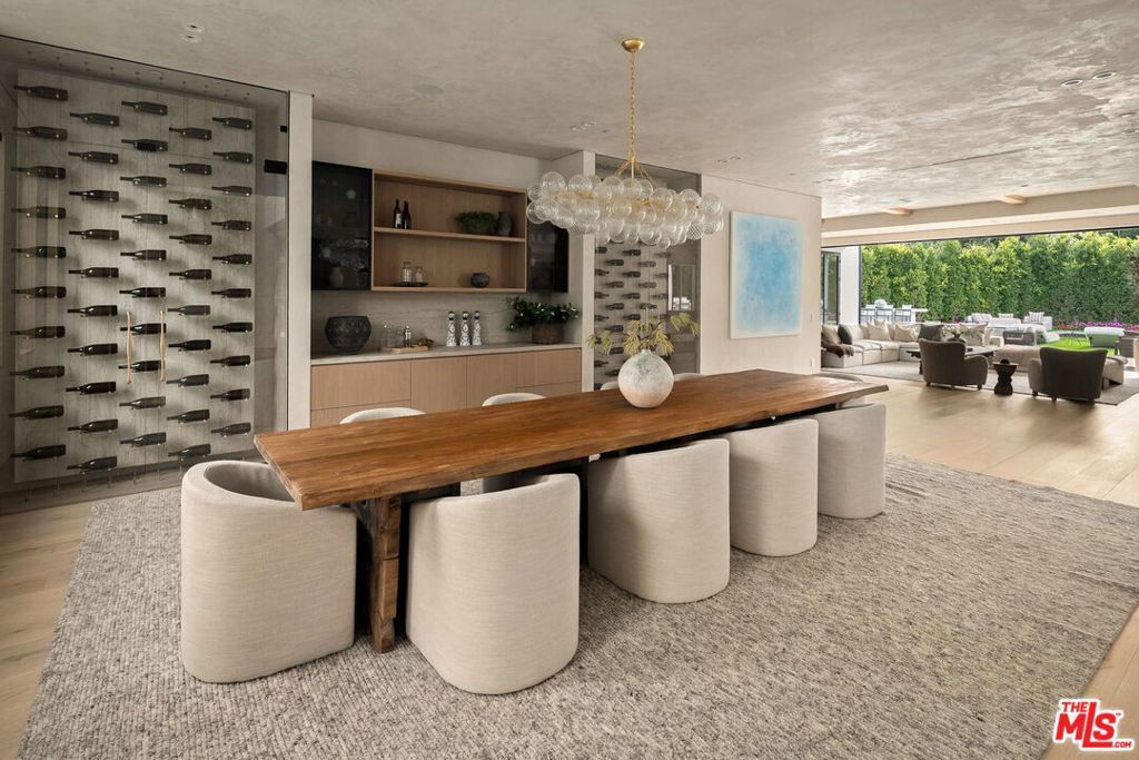 Image 9 of property listing at 10386 Strathmore Drive, Los Angeles, CA 90024