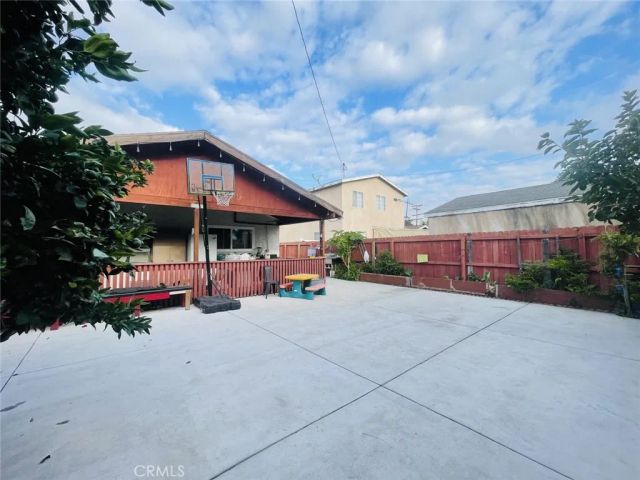 5242 Linden Avenue, Long Beach, CA 90805