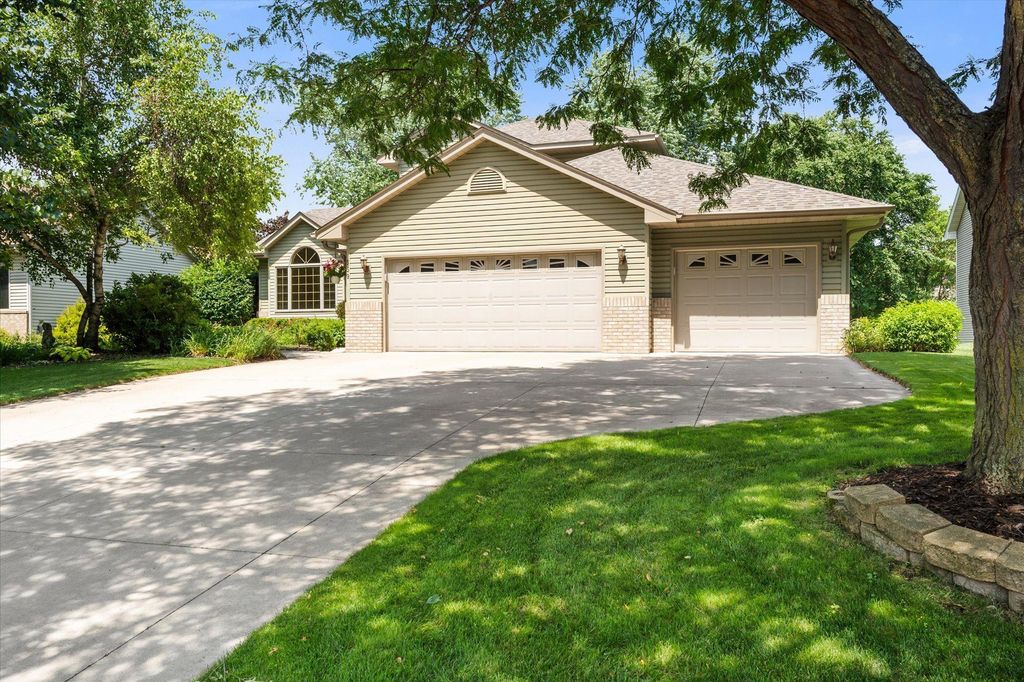 559 Lonesome Pine Trail, Lino Lakes, MN 55014