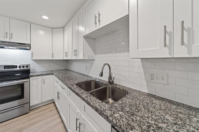 1707 W 43rd Street, Houston, TX 77018