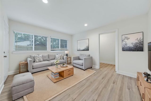 1707 W 43rd Street, Houston, TX 77018