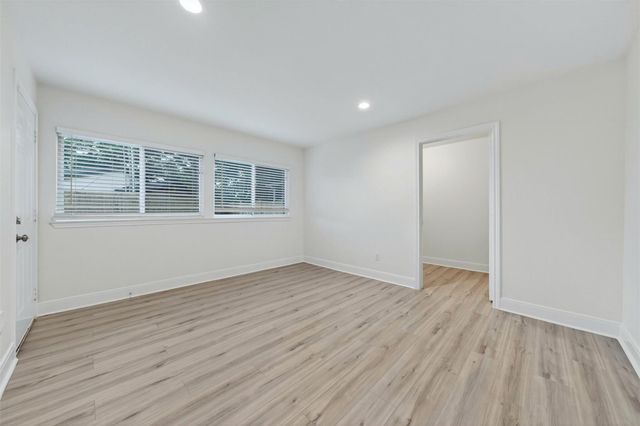 1707 W 43rd Street, Houston, TX 77018