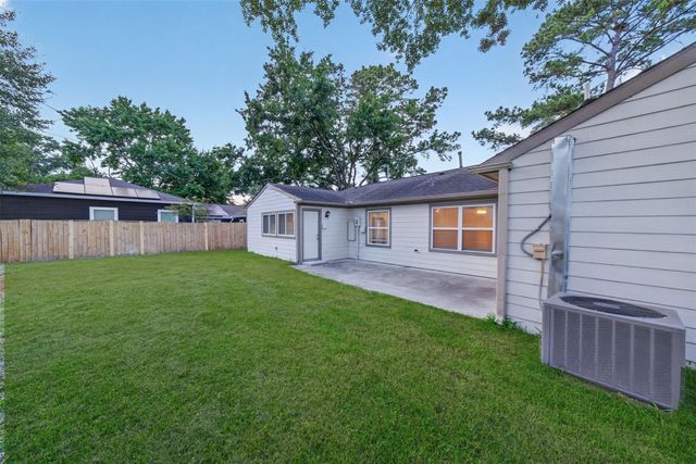 1707 W 43rd Street, Houston, TX 77018