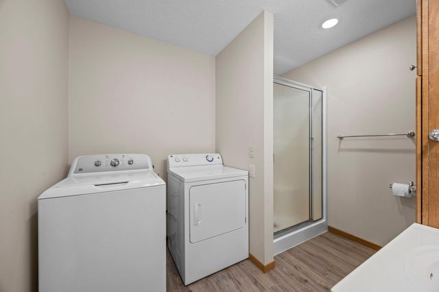 512 Eric Drive, Osceola, WI 54020