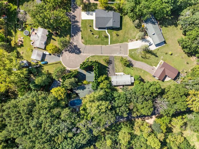 512 Eric Drive, Osceola, WI 54020