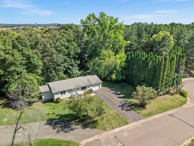 512 Eric Drive, Osceola, WI 54020