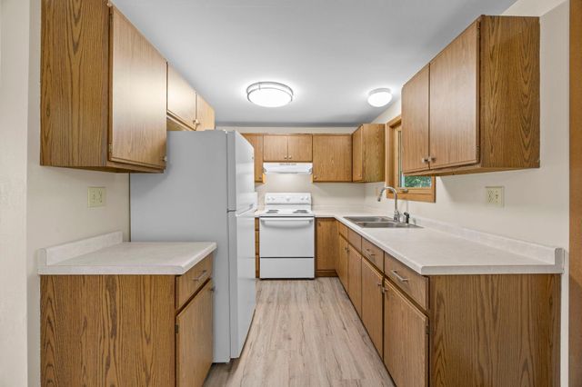 512 Eric Drive, Osceola, WI 54020