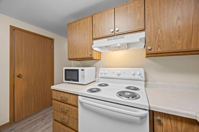512 Eric Drive, Osceola, WI 54020
