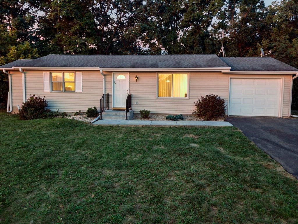 512 Eric Drive, Osceola, WI 54020
