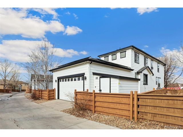 10059 Southlawn Cir, Commerce City, CO 80022