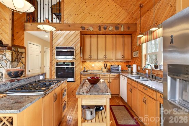 600 Sassafras Drive, Spruce Pine, NC 28777